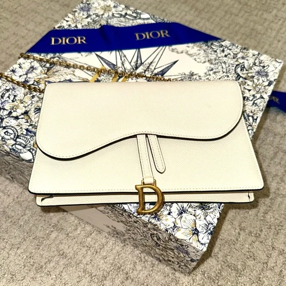 Dior Saddle Pouch. - Picture 3 of 9
